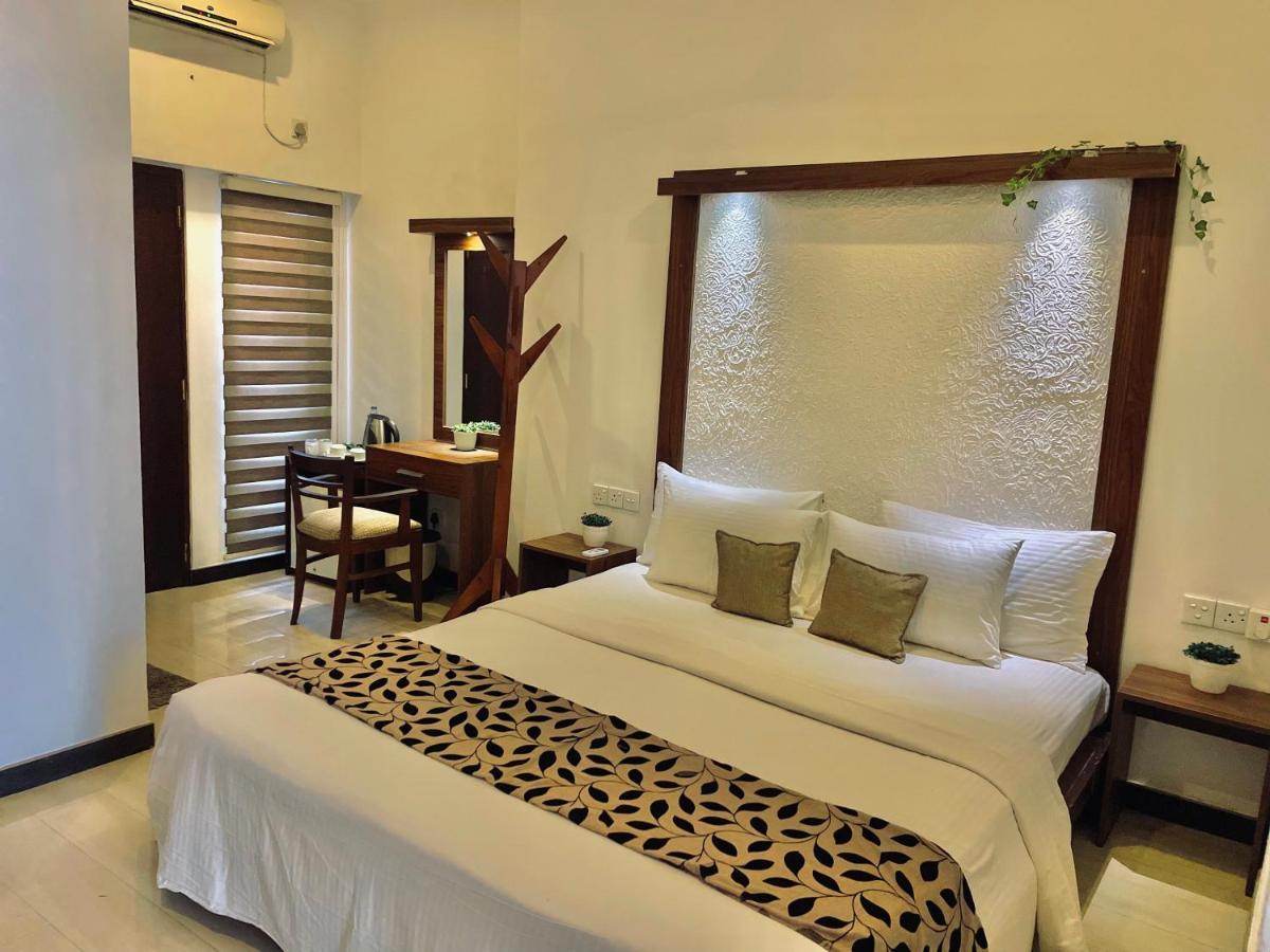8 Plus Luxury Apartments Negombo Exterior foto